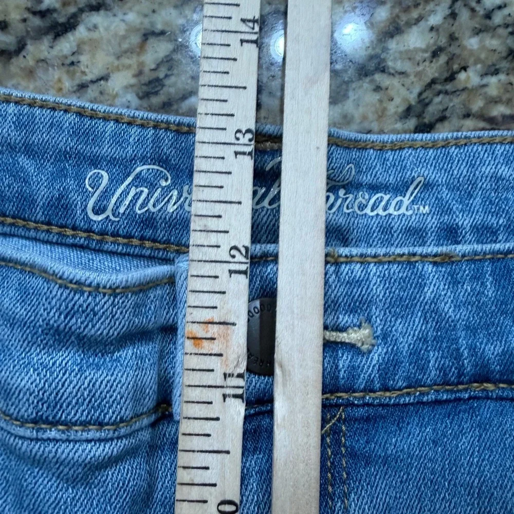 Universal Thread Floral Embroidered Straight Leg Jeans Light Distressed 18/34